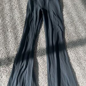 Lululemon groove super-high-rise flared pant nulu regular